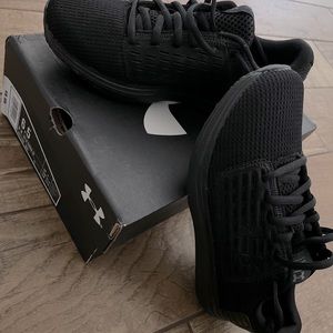 UA W6.5 Black Sneakers